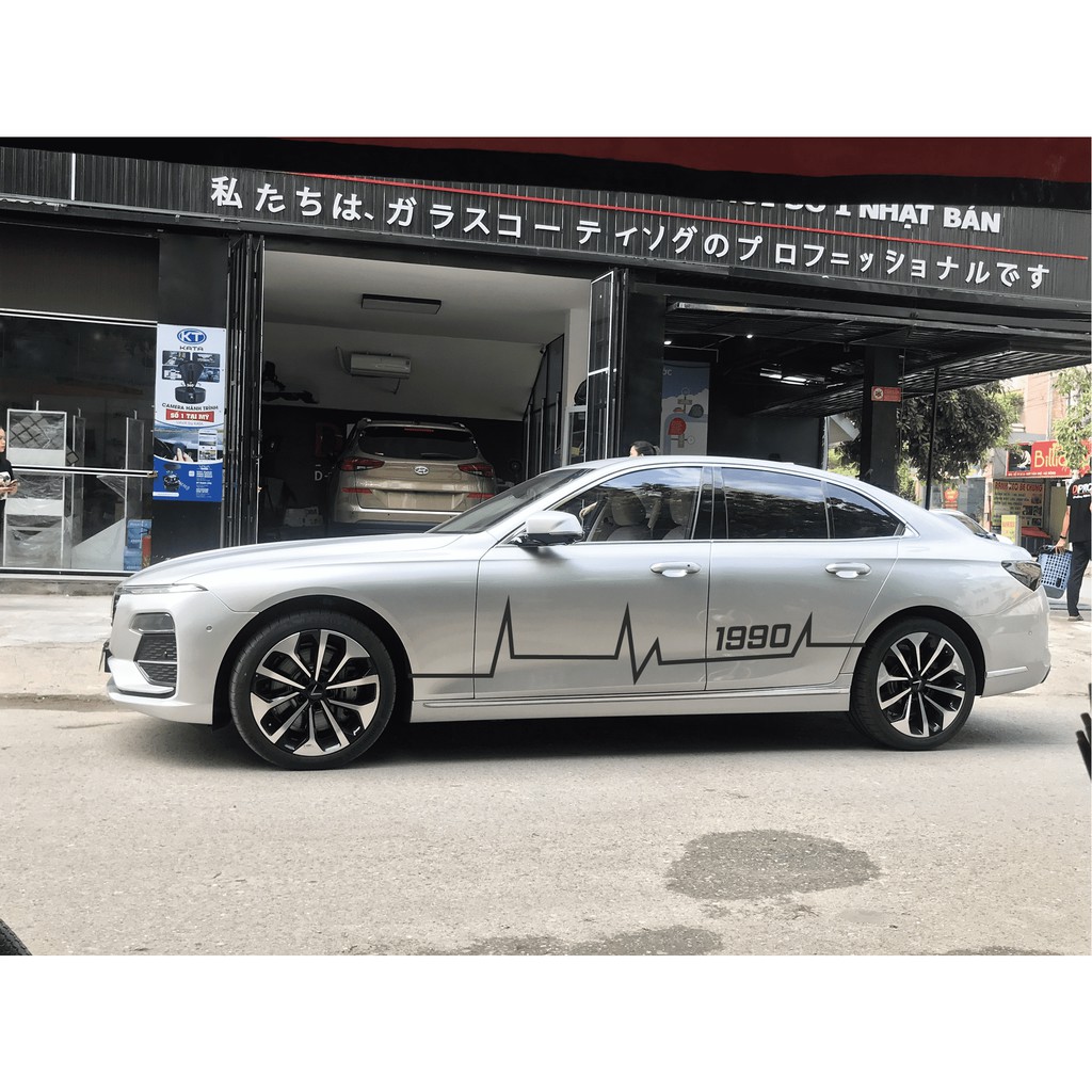 Tem  xe Vinfast Lux A2.0 khiểu dáng thể thao-decal Vinfast Lux A2.0