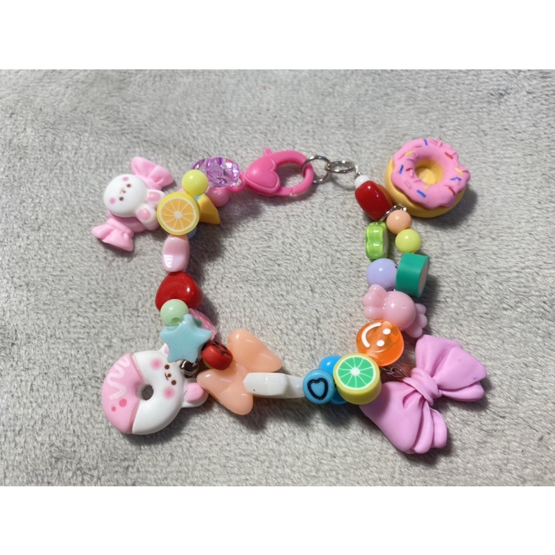 Vòng tay đặc biệt 4 hình lớn, dây đôi, móc nhựa màu