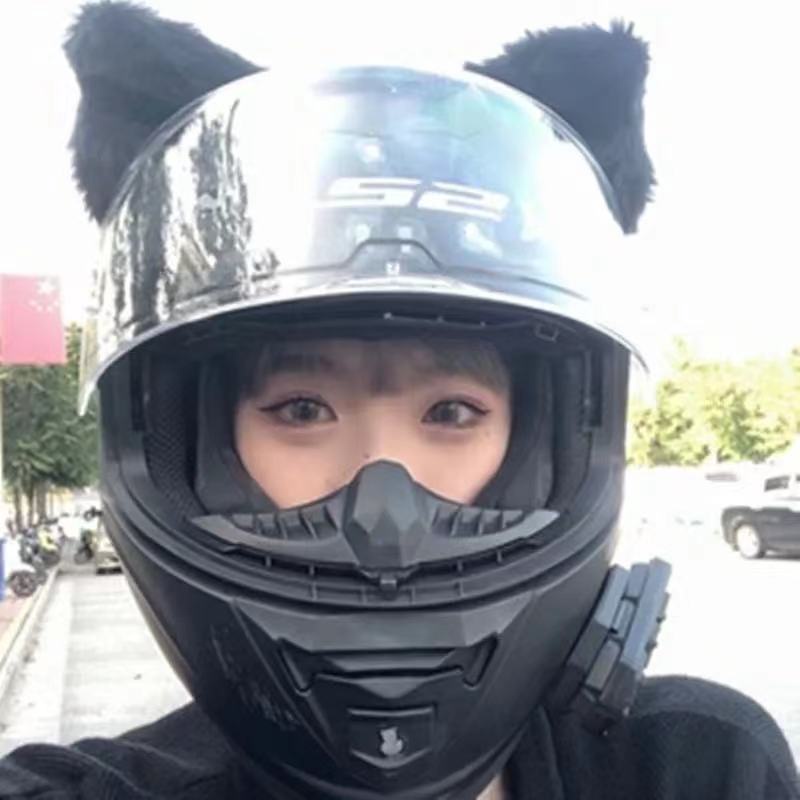 Mũ Bảo Hiểm Gắn Tai Mèo Đi Xe Máy Độc Đáo