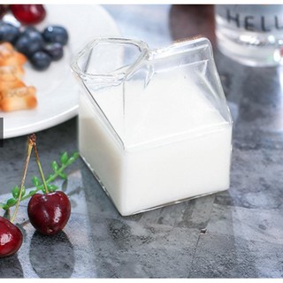 Bình đựng nước chất liệu thủy tinh trong suốt hình hộp sữa sáng tạo