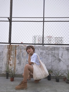 Túi tote trơn basic dạng bầu Attitude