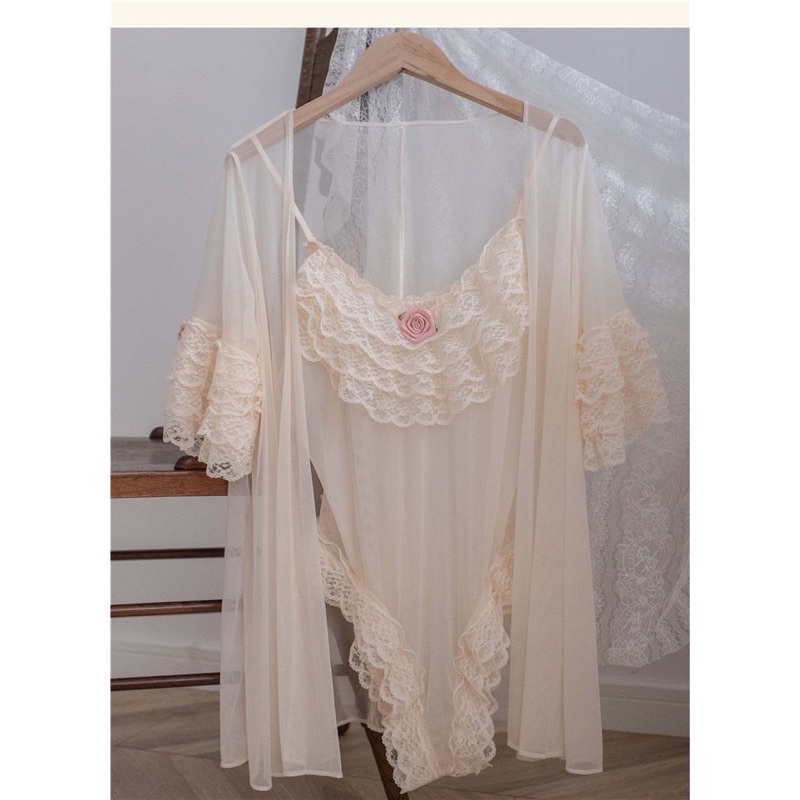 Bodysuit ren hoa kèm áo choàng