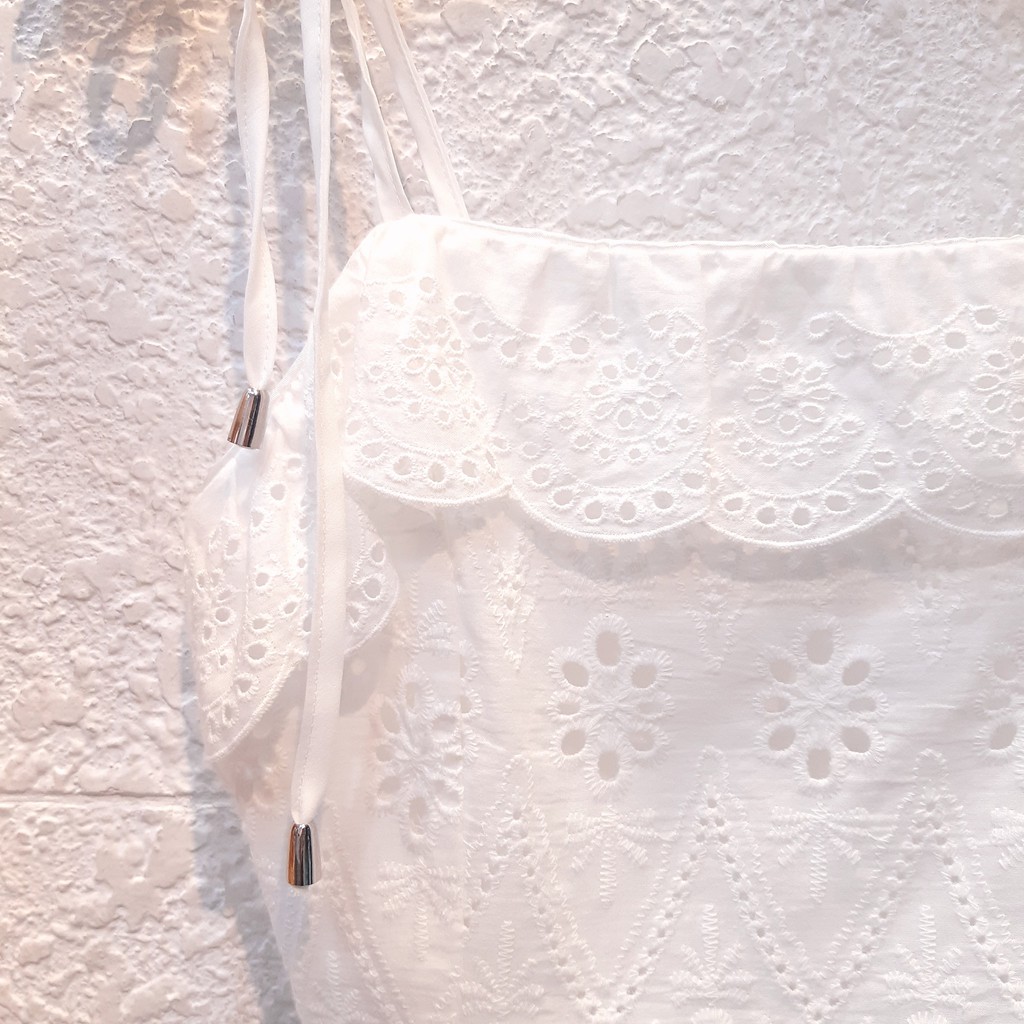 Áo croptop trắng vai thắt dây DA327