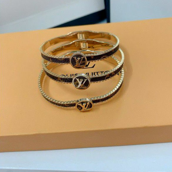 vòng tay l,v mặt tròn