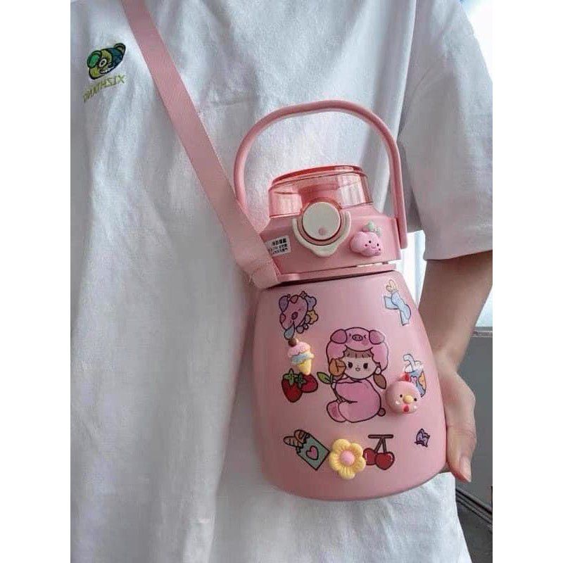 Bình giữ nhiệt có dây đeo, ống hút tiện lợi tặng kèm sticker 2d xinh cute
