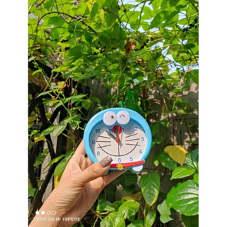 Đồng hồ để bàn mèo doremon có báo thức