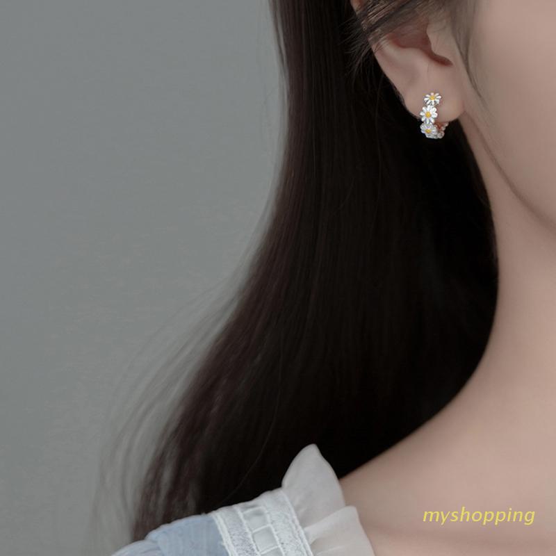 Đôi Bông Tai Họa Tiết Hoa Cúc Thời Trang Sành Điệu Cho Nữ