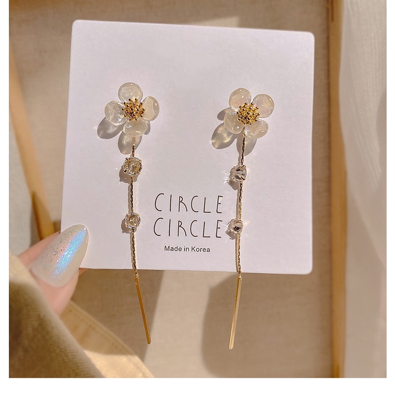 Khuyên tai hình bông hoa bằng acrylic màu trắng phong cách Hàn Quốc mới 2021