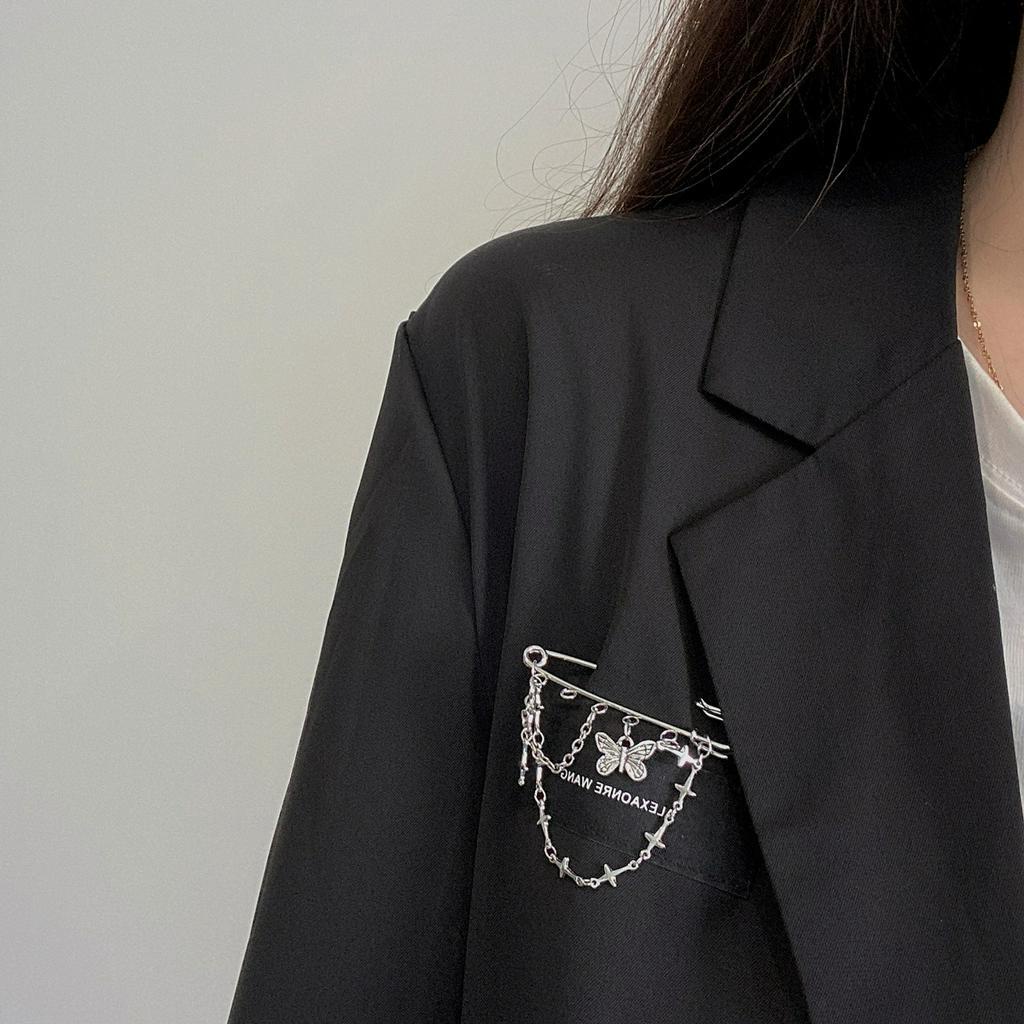 Ghim cài áo 22699 hình bướm phối dây xích thánh giá phong cách Hàn Quốc thời trang cho nam nữ