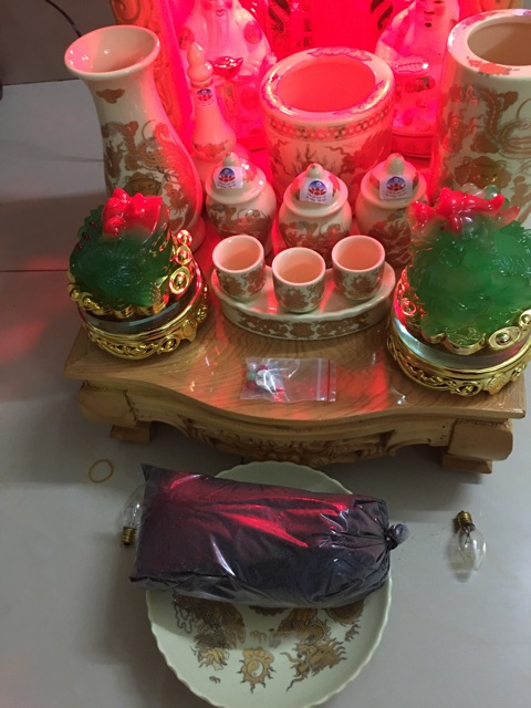Bộ Đồ Sứ Cho Bàn Thờ Thần Tài