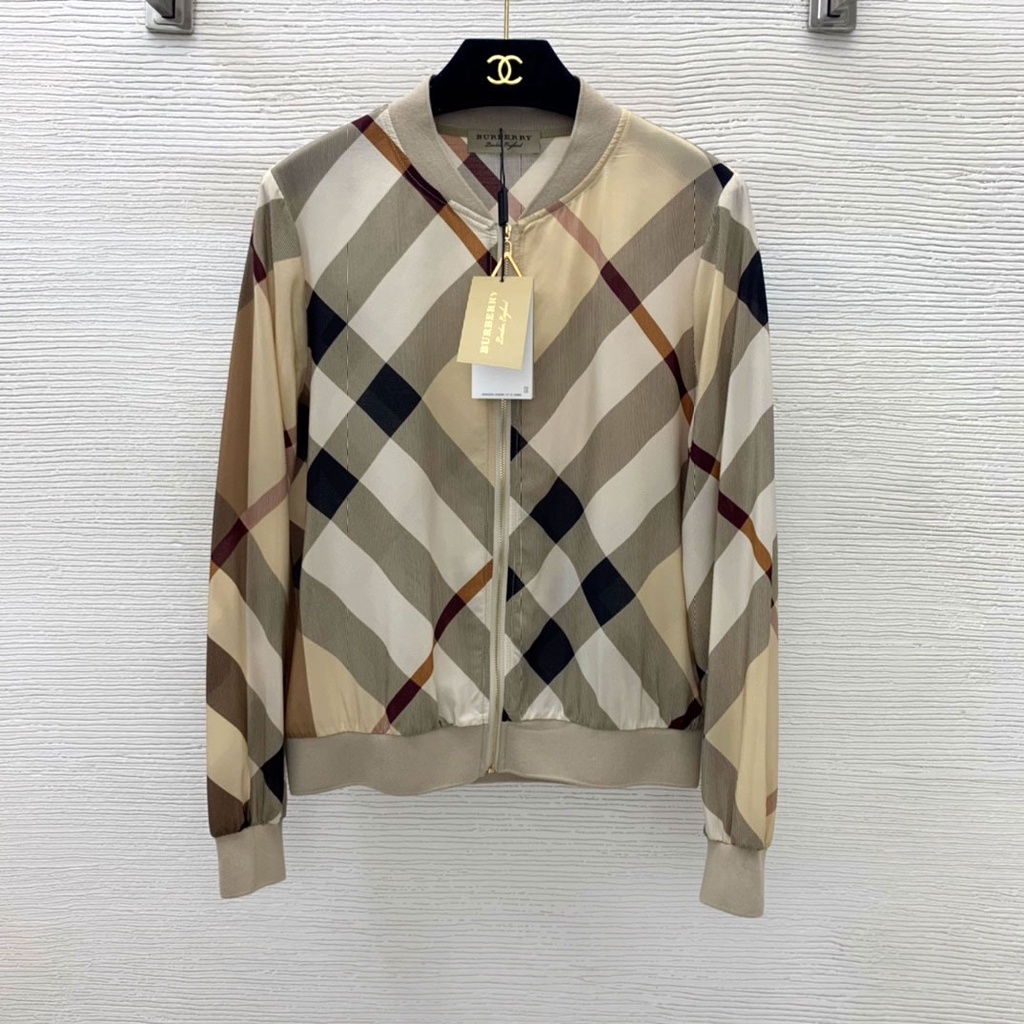 Áo khoác bomber nữ Burberry BBR với chất liệu cao cấp và họa tiết caro trẻ trung