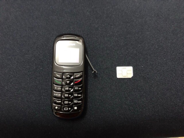 Điện thoại mini kiêm tai nghe blutooth bộ nhớ 4gb