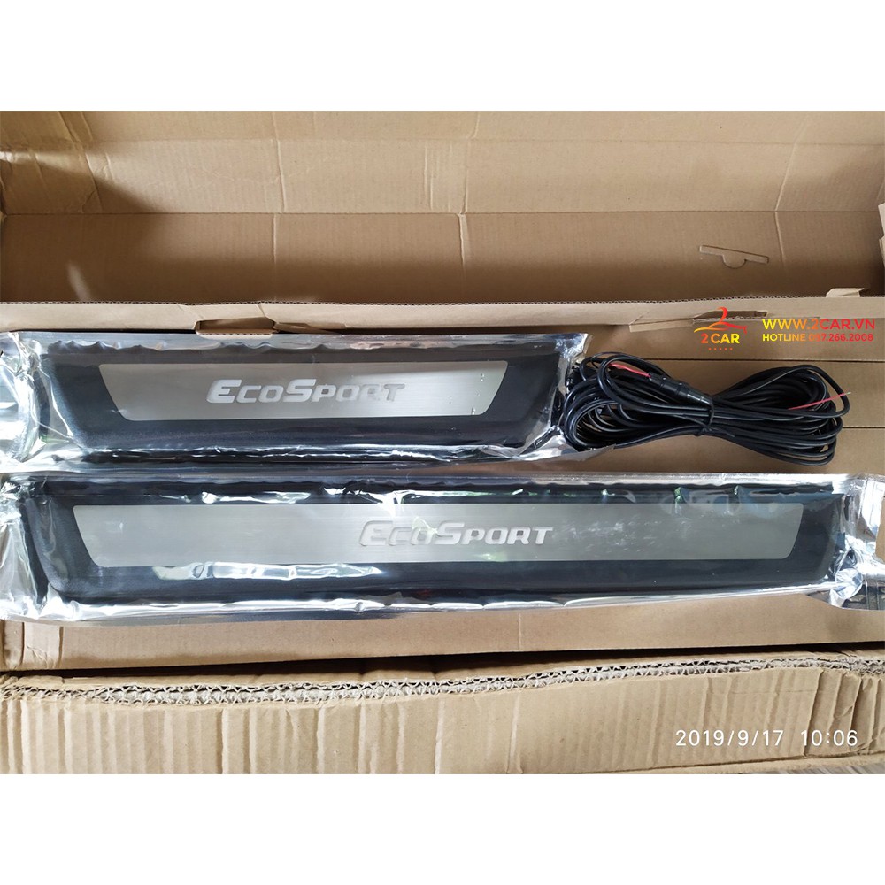 Ốp Bậc Chân Ngoài Xe FORD ECOSPORT 2019, chất liệu NHỰA CÓ ĐÈN LED