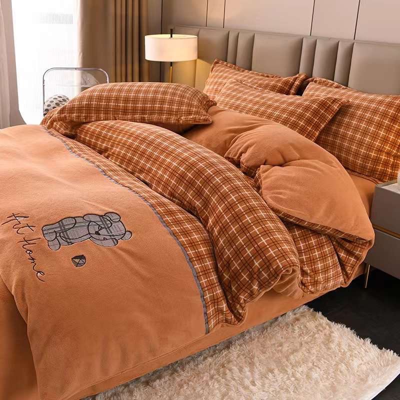 Bộ Chăn ga Nỉ nhung kẻ caro phối gấu thêu BEARRICK SHOP vũ thị thơm