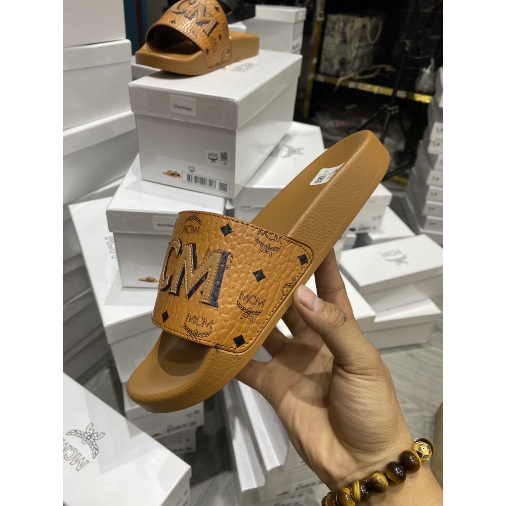 Dép lê quai ngang MCM logo thêu da