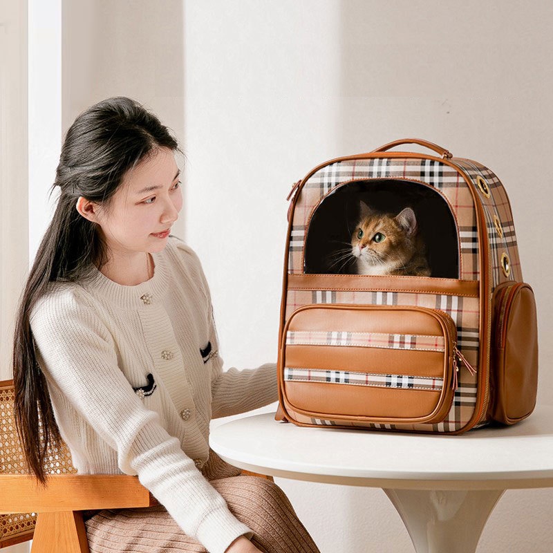 Balo Burberry thời trang vận chuyển thú cưng thiết kế thông minh, rộng rãi, kèm túi chứa thức ăn cho mèo