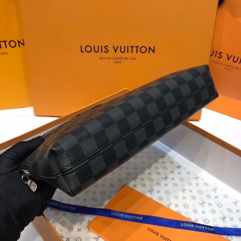 ví tab đứng cầm tay da in logo khoá kéo louis vuitton LV