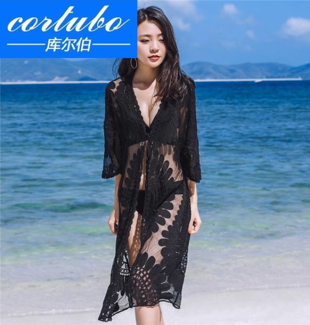 Áo khoác ren trắng đi biển