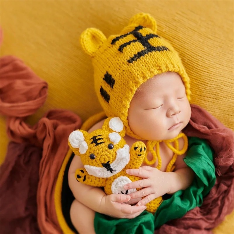 Set mũ và thú bông bò sữa, hổ bằng len đáng yêu phụ kiện chụp ảnh cho bé 0-3 tháng