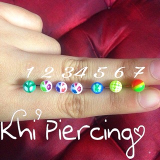 1 chiếc khuyên lưỡi nhựa hình loại 1