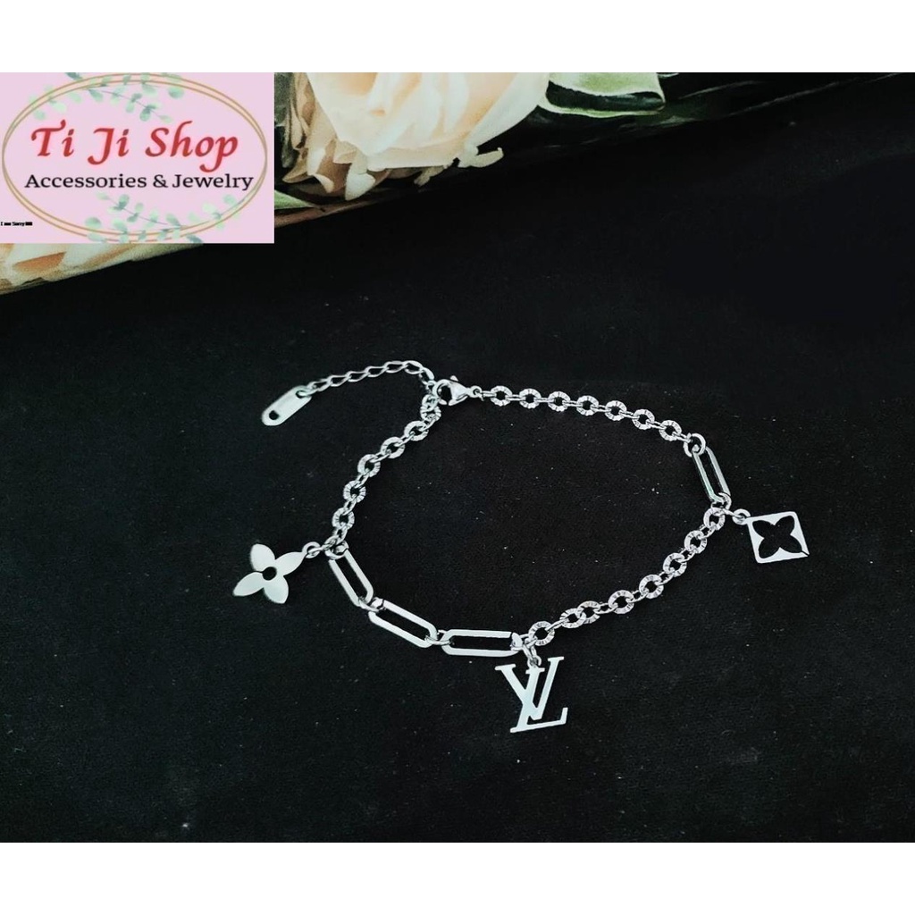 LẮC TAY  NỮ INOX CHẠM CHIẾU GẮN PHỤ KIỆN L.V ĐẸP KHÔNG ĐEN -