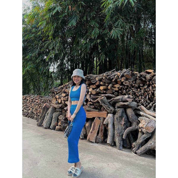 Áo croptop sát nách + Chân váy body