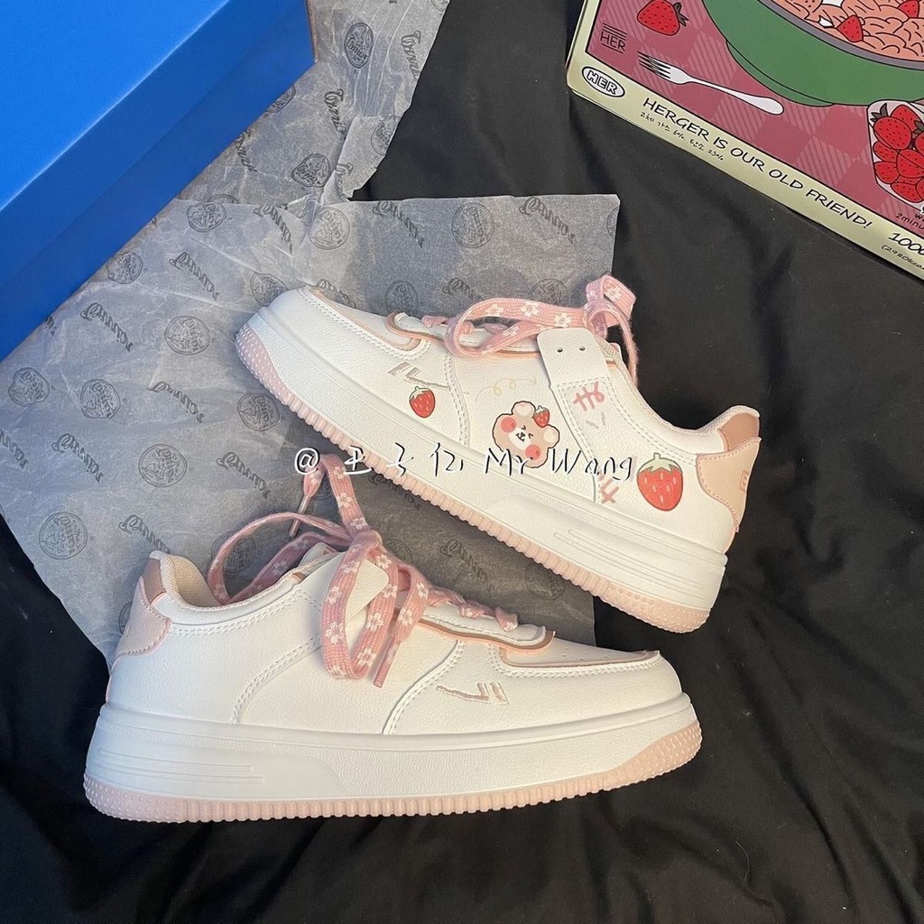 Giày Thể Thao Màu Trắng Hình Gấu Dâu Tây Phong Cách ulzzang Hàn Quốc Thời Trang Xuân Hè Hàng Mới Dành Cho Nữ 2022