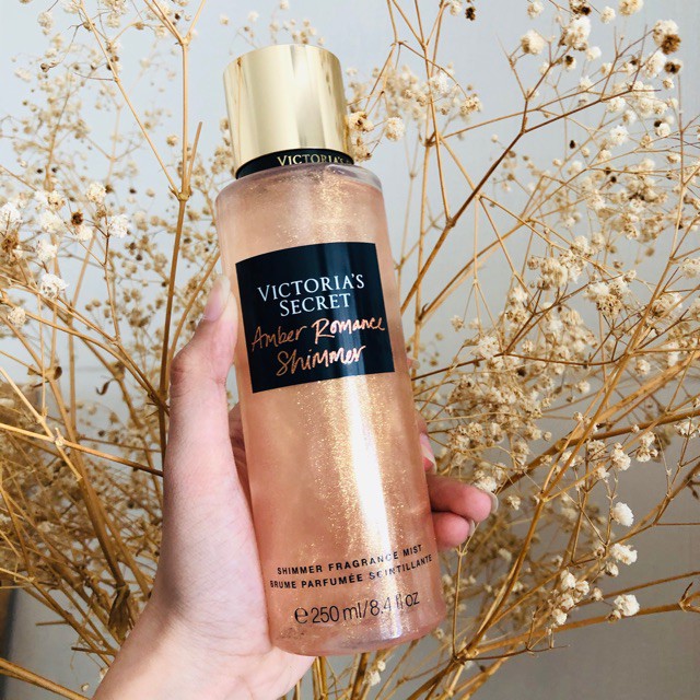 [𝓣𝓱𝓮60𝓼] Xịt Thơm Body Victoria’s Secret Amber Romance Shimmer New 2019