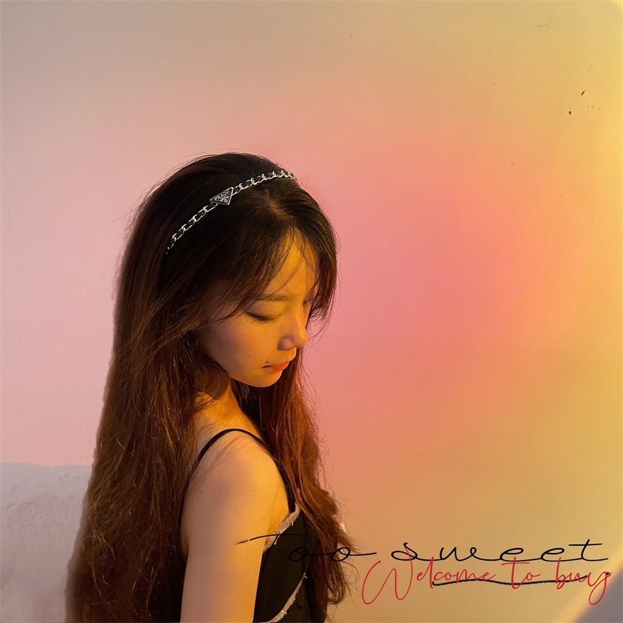 Cái tóc phối dây xích cá tính ấn tượng