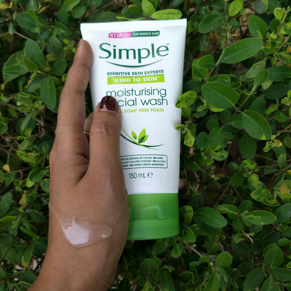 Simple Sữa Rửa Mặt Moisturising Facial Wash - Sữa rửa mặt Simple (trắng) cho da khô 150ml | BigBuy360 - bigbuy360.vn