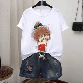 Áo phông thụng tay lỡ cô gái
