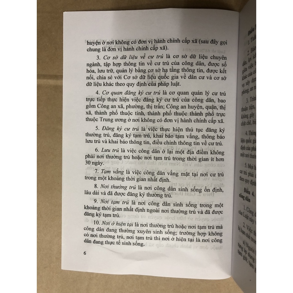 Sách Luật cư trú và các văn bản hướng dẫn thi hành