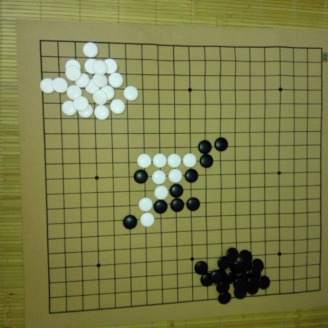 Cờ caro. Cờ vây. Cờ ca rô. Cờ vây