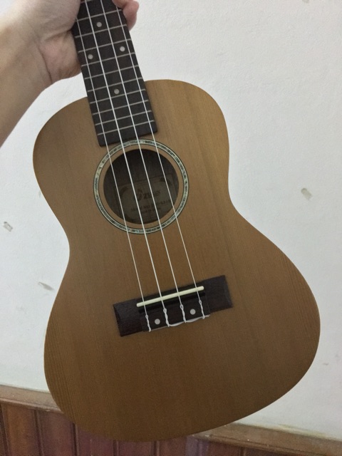 ĐÀN UKULELE CONCERT CẦN CLASSIC ( tặng kèm phụ kiện )