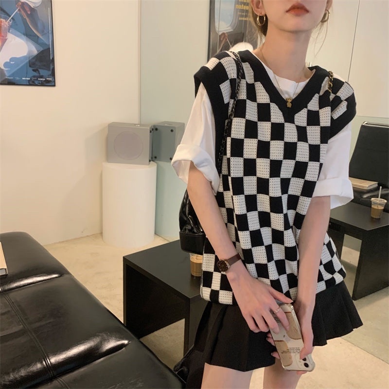 Áo gile sọc đen trắng