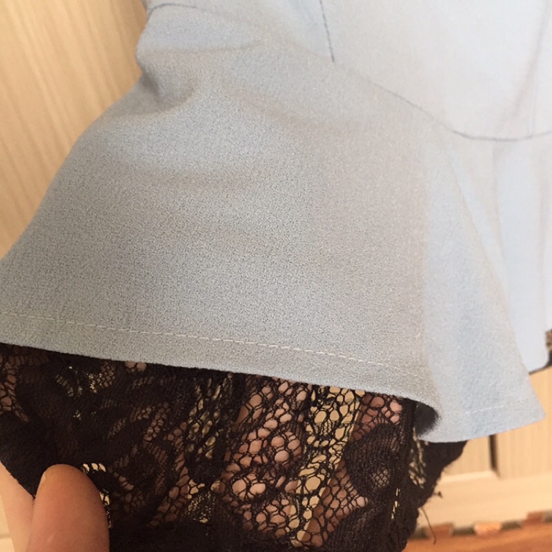 Áo peplum phối ren