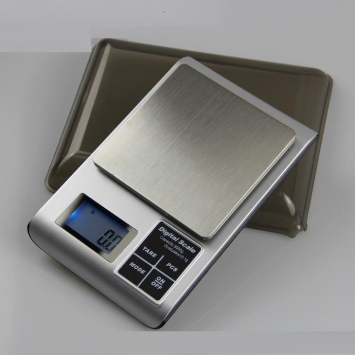 Cân điện tử 500g có nắp bảo vệ, màn hình hiển thị LCD rõ nét, cân chuẩn sai số không đáng kể MKW