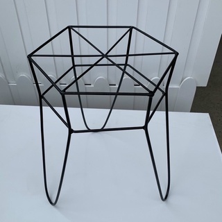 Kệ sắt đặc lục giác đen sơn tĩnh điện kê đặt chậu hoa ĐK 26cm, cao 36cm_Đôn sắt nâng cao kê chậu cây