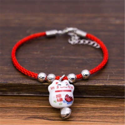 Vòng Tay Gốm Mèo May Mắn Maneki Neko Dây Chỉ Đỏ Lắc Chuông