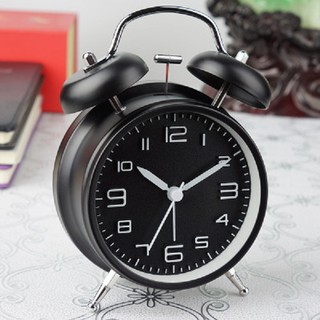 Đồng hồ báo thức cổ điển dễ thương
