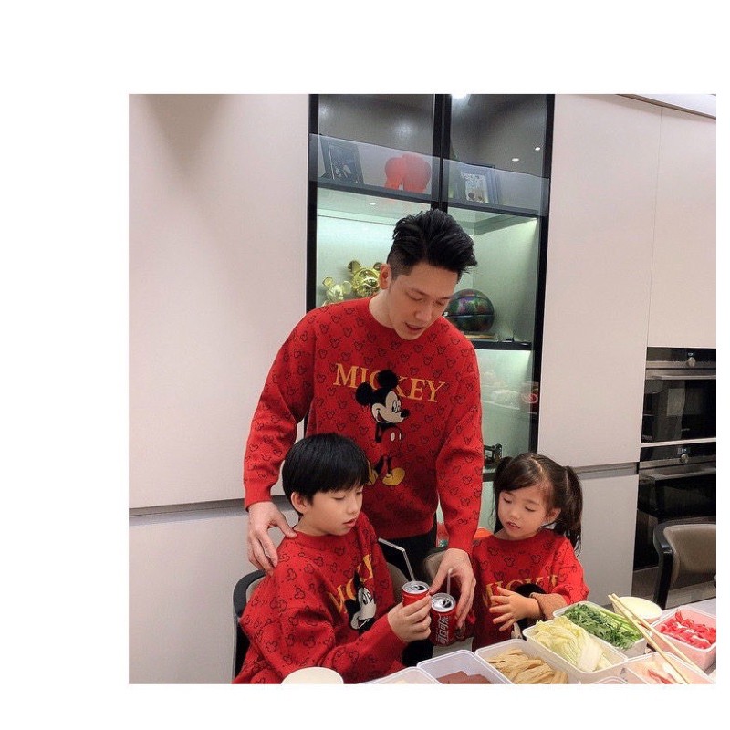 ANU14 - ÁO NỈ BÔNG MICKEY CHỮ VÀNG GIA ĐÌNH | BigBuy360 - bigbuy360.vn