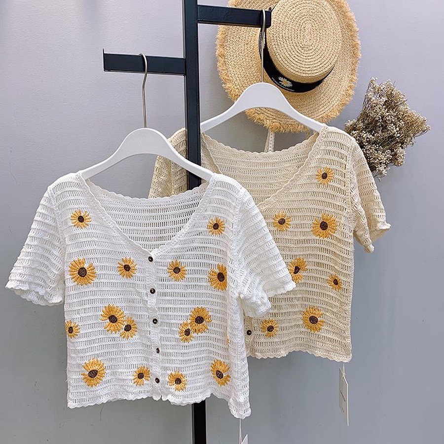 Áo len sợi đan dáng croptop thêu hoa cúc - LIOLA