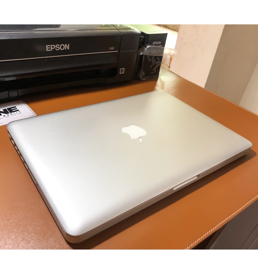 Macbook Pro MC374 mid 2010 8Gb Ram, SSD 128Gb , bàn phím led sáng cực sang trọng(Tặng kèm tất cả phụ kiện) .