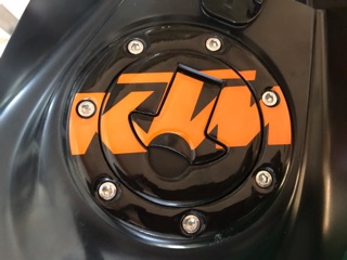 Dán nắp xăng logo KTM