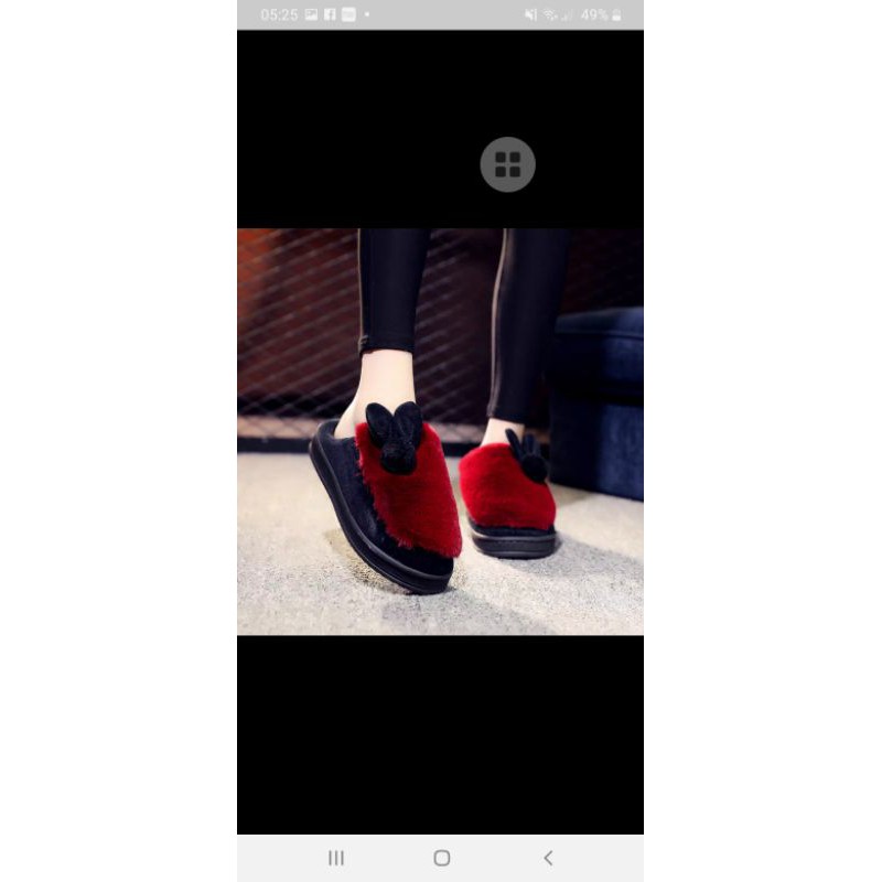 Dép mang trong nhà