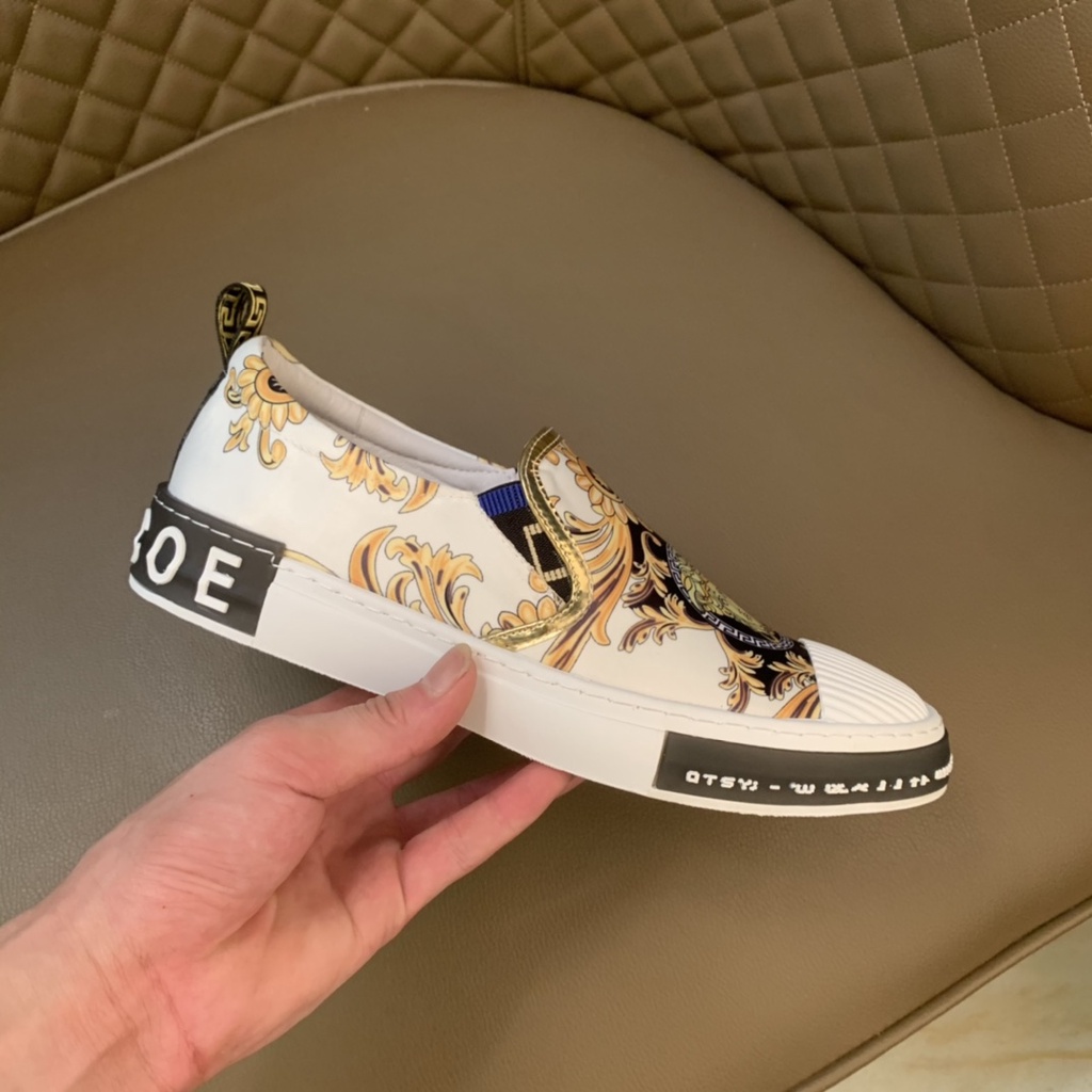 Giày lười nam cao cấp Versace mang đến phong cách thể thao và năng động tạo nên sự nổi bật
