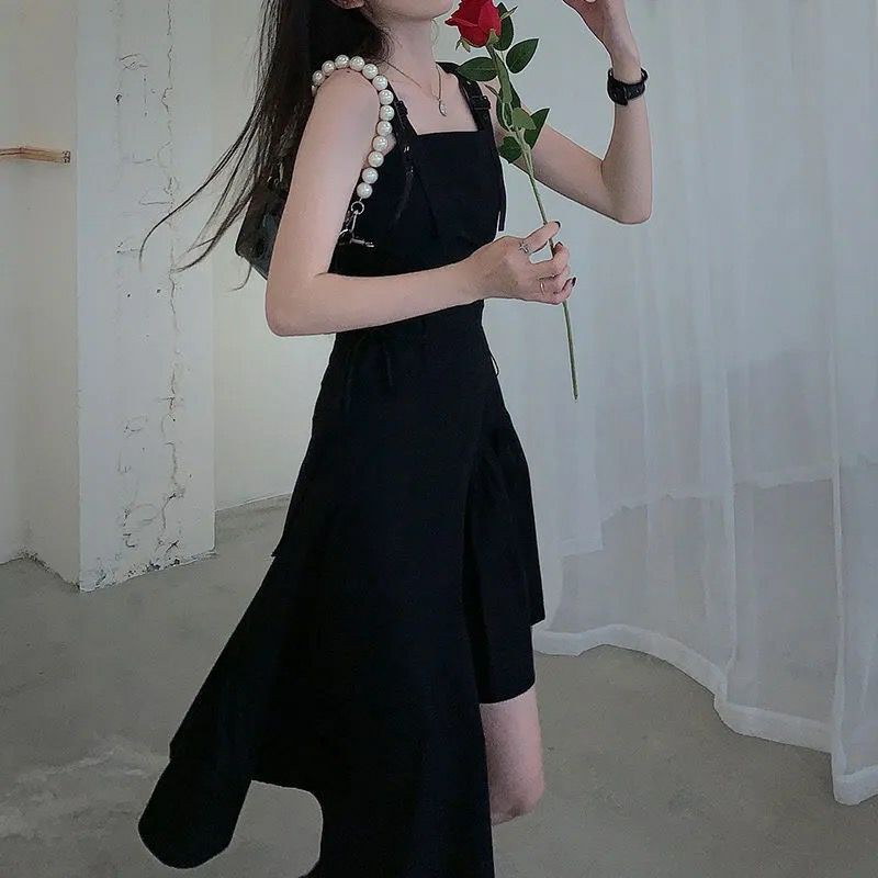 Váy hai dây nữ đen vạt cao thấp cá tính thích hợp cho mùa hè ( Hàng quảng châu có sẵn )