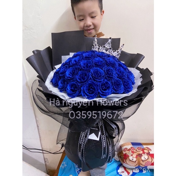 Hà nội ship hoả tốc- bó hoa hồng nhũ 50bông kết hợp vương miệng tặng kèm thiệp và đèn nháy