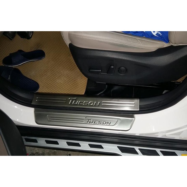 Ốp Bậc Cửa Xe Tucson 2016 đến 2020- Mẫu Inox