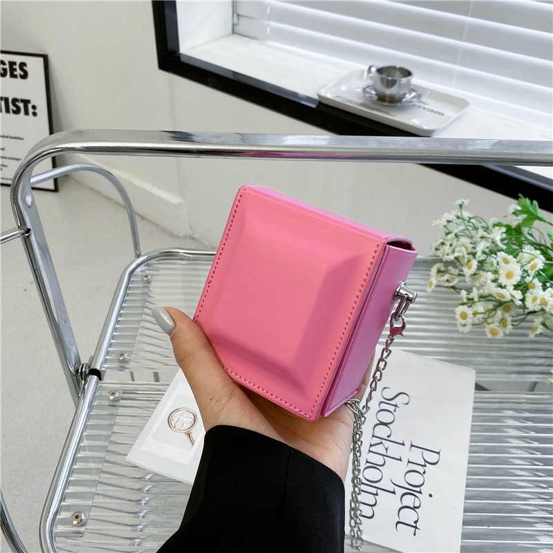 Túi Đeo Chéo Mini Màu Hồng Phối Dây Xích Thời Trang Trẻ Trung Cho Nữ